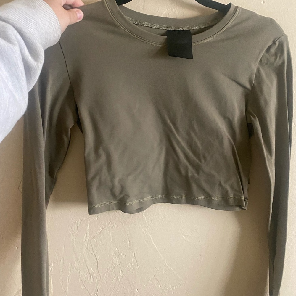 Green Long Sleeve Workout Top